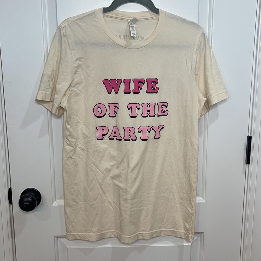 FRIDAY + SATURDAY WIFE OF THE PARTY TEE MEDIUM - Picture 4 of 8